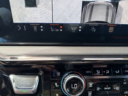 Used 2024 GMC Sierra 1500 AT4 w/ AT4 Preferred Package AWD/4WD image 34