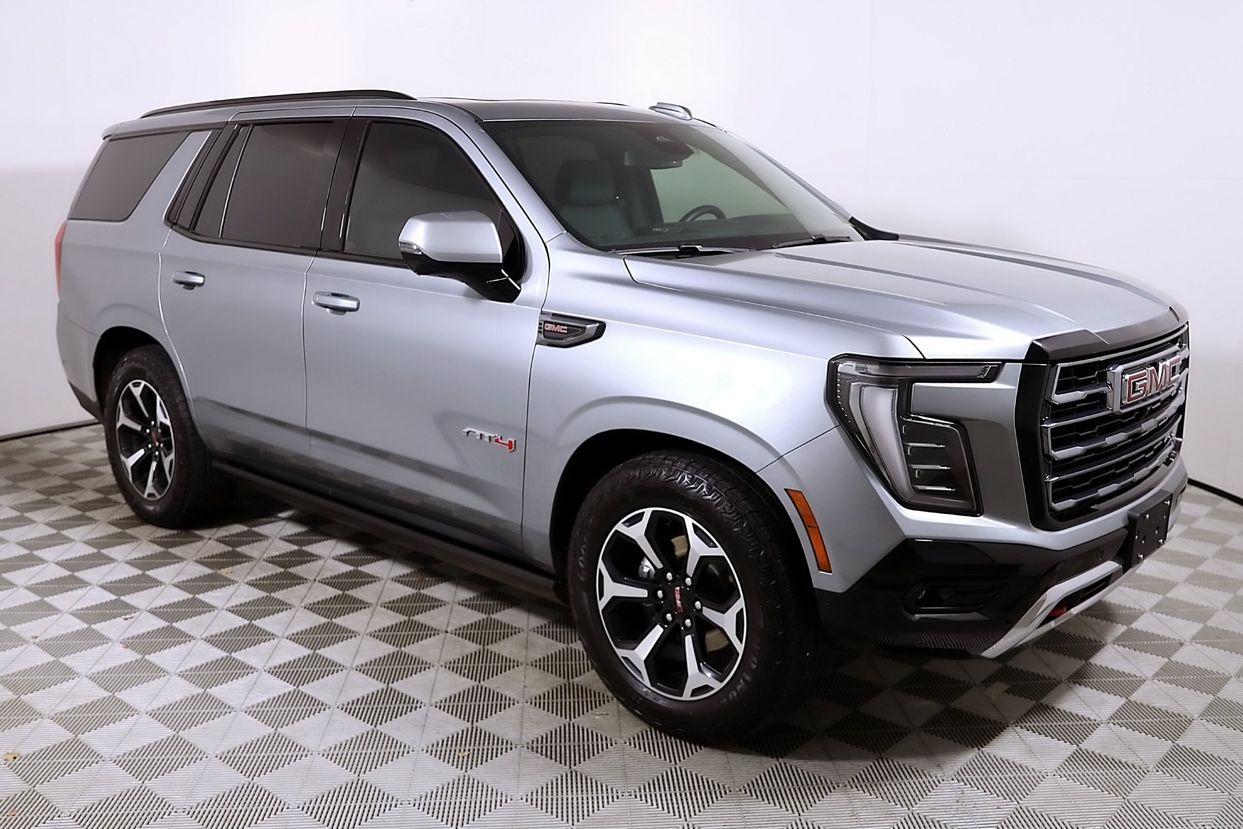 Used 2025 GMC Yukon AT4 AWD/4WD image 6