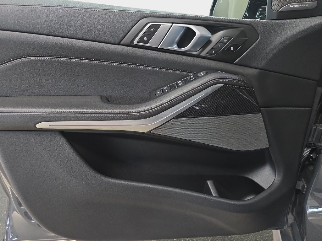 Used 2021 BMW X5 M50i AWD/4WD image 27