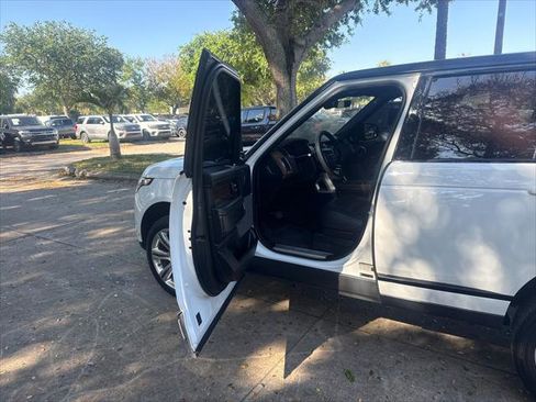 Used 2018 Land Rover Range Rover HSE image 12
