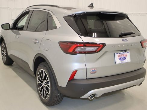 Certified 2024 Ford Escape SE image 8