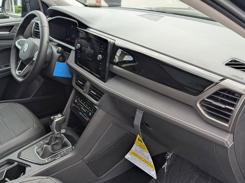 New 2026 Volkswagen Taos SE FWD image 18