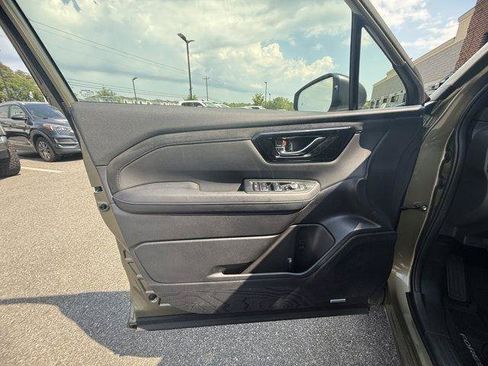 Used 2025 Subaru Forester Limited w/ Popular Package #1 AWD/4WD image 17