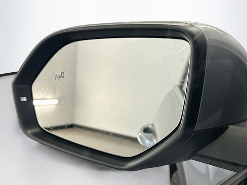 Used 2025 Volkswagen Atlas SE AWD/4WD image 16