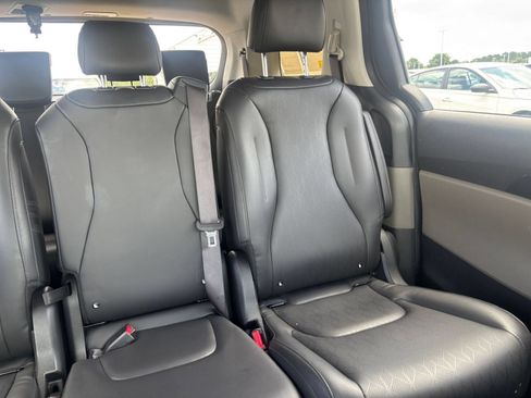 Used 2026 Kia Carnival FWD image 39