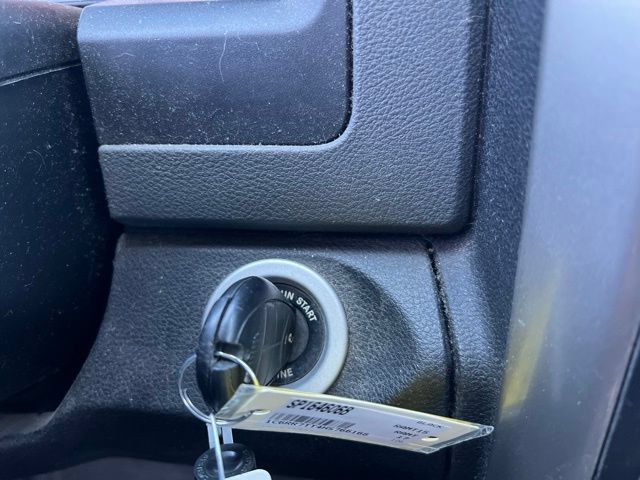 Used 2017 RAM 1500 Classic SLT AWD/4WD image 18
