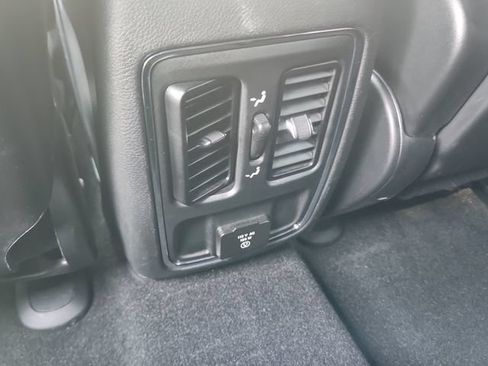 Used 2021 Jeep Grand Cherokee Laredo X AWD/4WD image 32