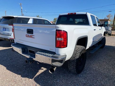 Used 2018 GMC Sierra 2500 SLT w/ Duramax Plus Package AWD/4WD image 4