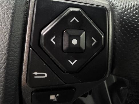 Used 2016 Toyota Tacoma TRD Sport image 6