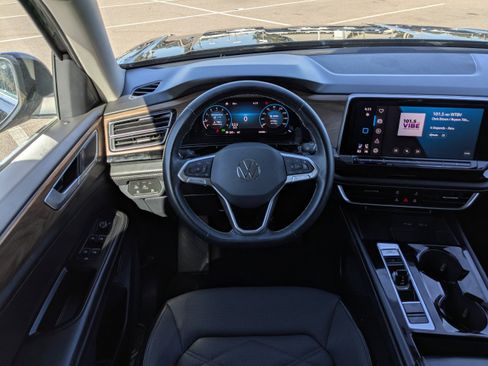 Used 2024 Volkswagen Atlas SE image 18