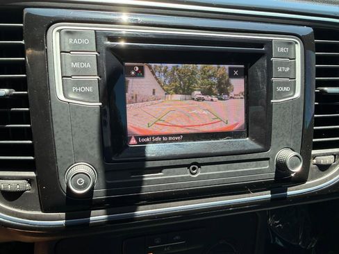 Used 2018 Volkswagen Beetle 2.0T S FWD image 33