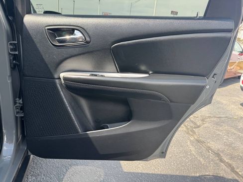 Used 2020 Dodge Journey SE w/ SE Popular Equipment Group FWD image 21
