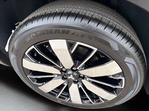Used 2025 Mitsubishi Outlander SE AWD/4WD image 13
