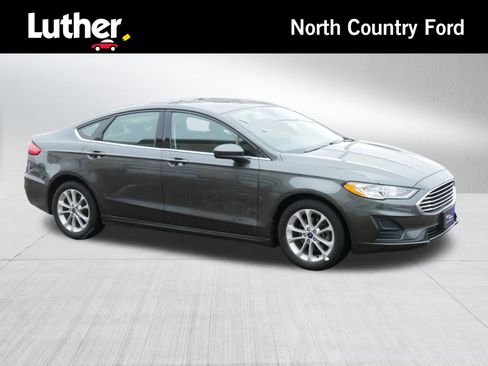 Used 2020 Ford Fusion SE image 1