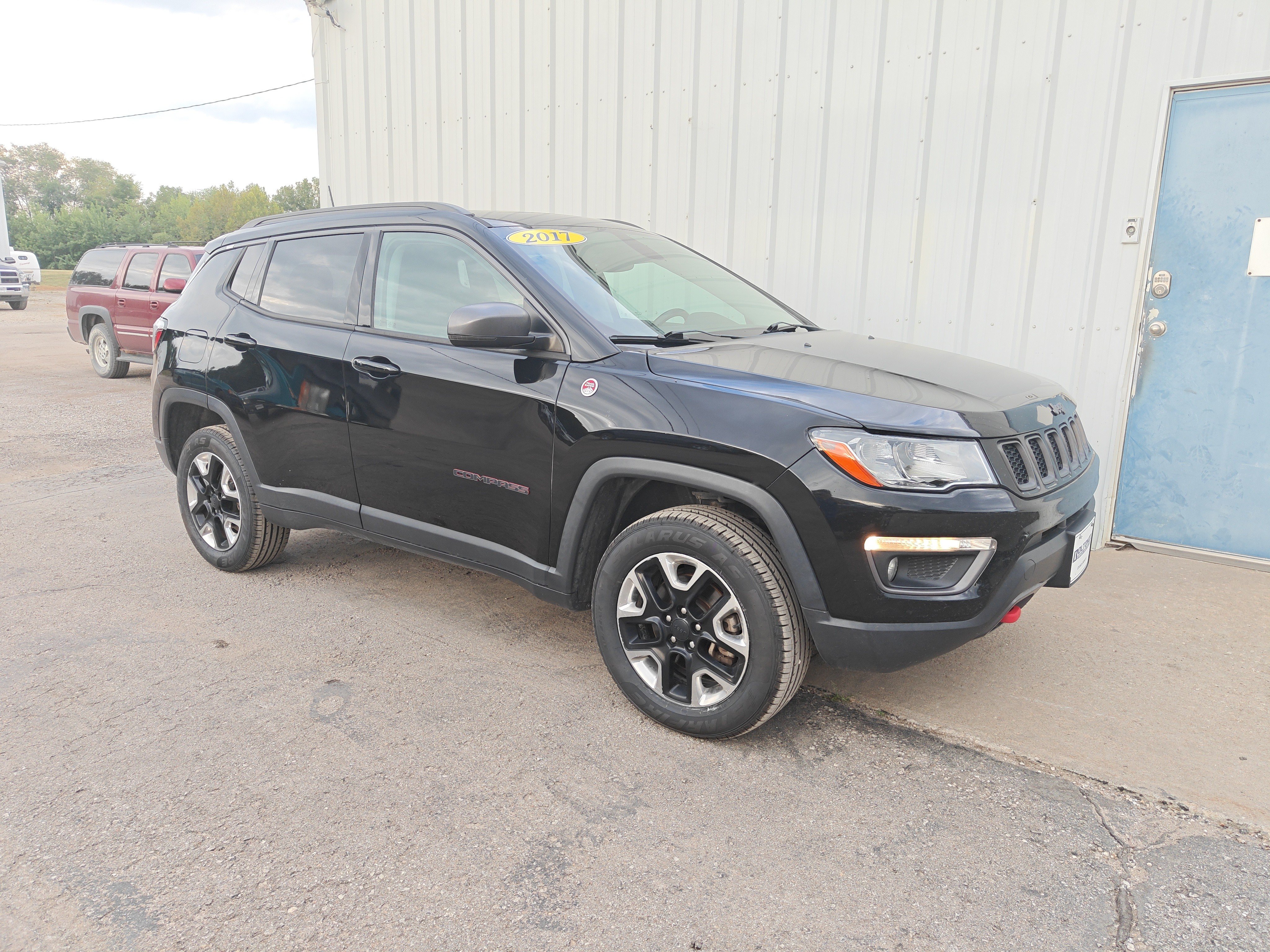 Used 2017 Jeep Compass Trailhawk w/ Leather Interior Group AWD/4WD image 2