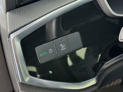 Used 2025 Audi Q3 2.0T Premium image 17