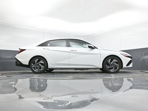 New 2026 Hyundai Elantra Limited FWD image 14