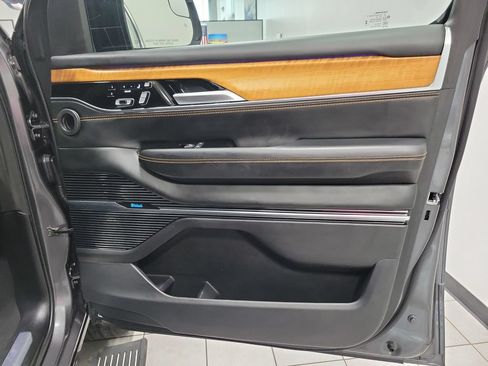 Certified 2024 Jeep Grand Wagoneer L Series III AWD/4WD image 28
