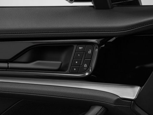 Certified 2025 Porsche Panamera 4 AWD/4WD image 26