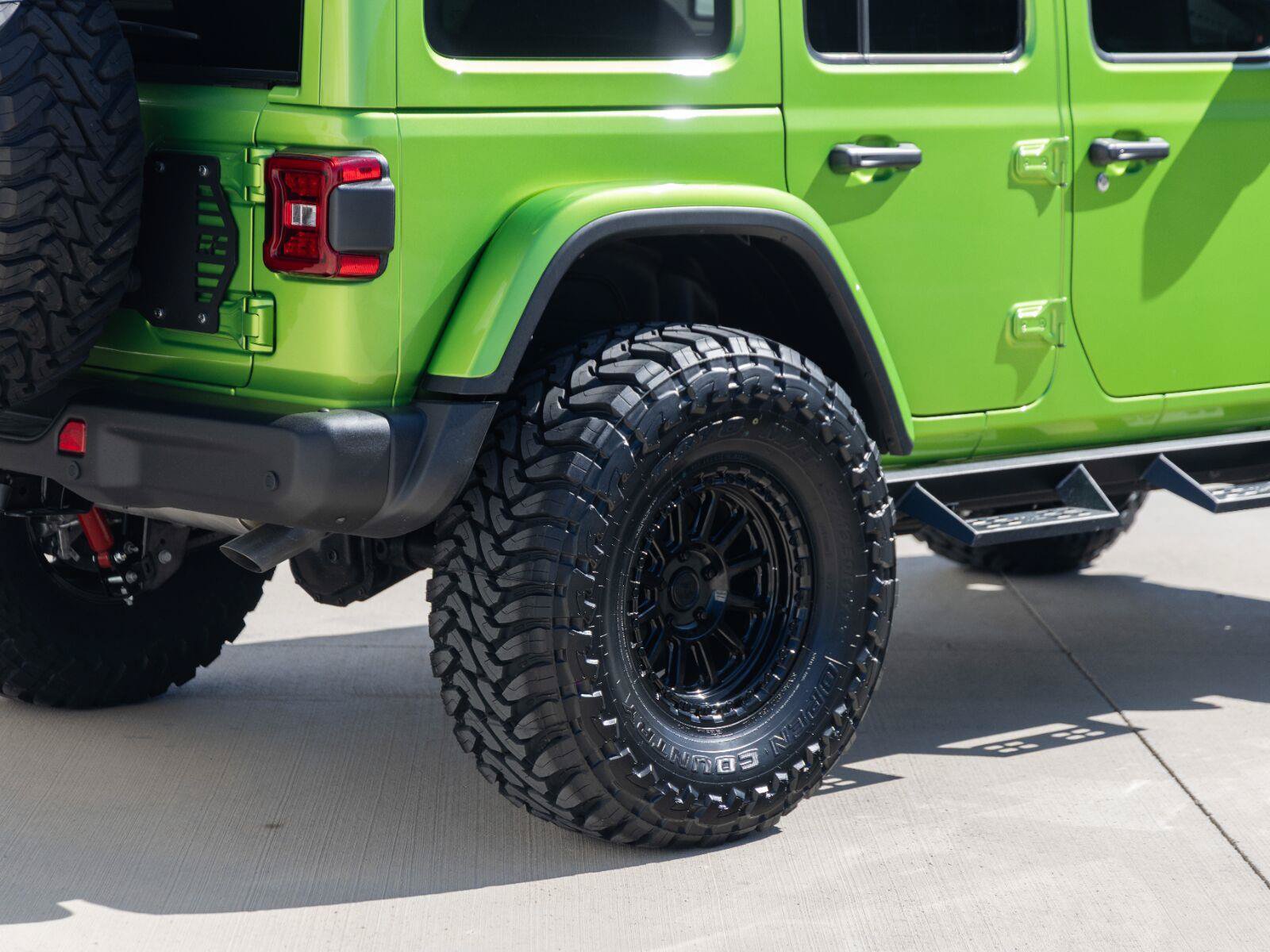 Used 2025 Jeep Wrangler Unlimited Rubicon w/ Safety Group AWD/4WD image 12