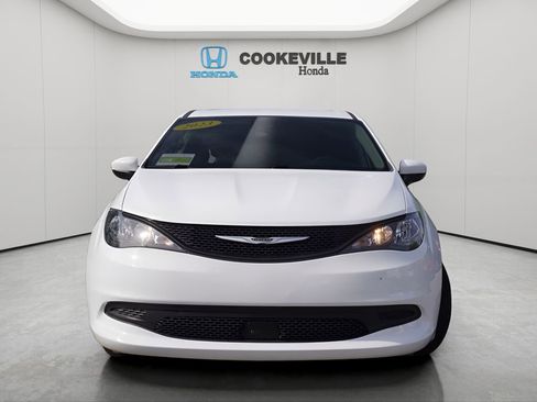 Used 2023 Chrysler Voyager LX image 4