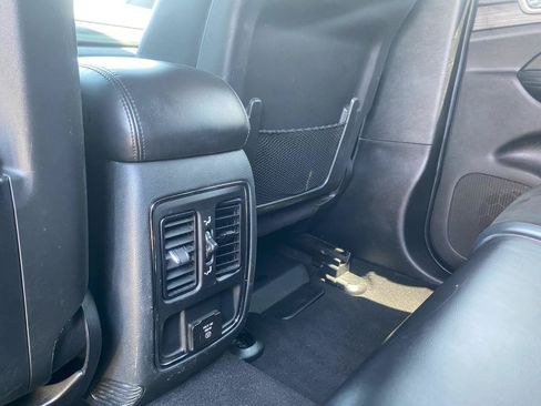 Used 2019 Jeep Grand Cherokee Altitude RWD image 17