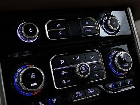 Used 2021 GMC Yukon Denali w/ Denali Premium Package image 39