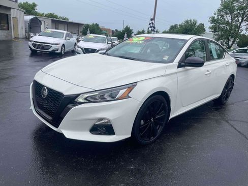 Used 2022 Nissan Altima 2.5 SR w/ Midnight Edition Package FWD image 3