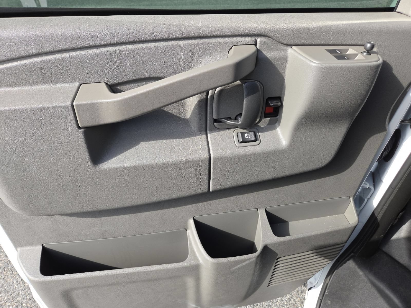 New 2025 GMC Savana 3500 w/ Power Convenience Package RWD image 20