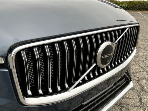 Used 2022 Volvo XC60 T8 Inscription w/ Advanced Package AWD/4WD image 32