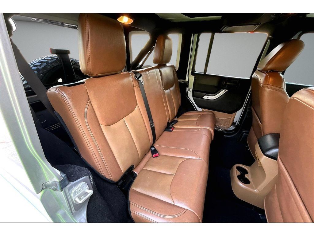 Used 2017 Jeep Wrangler Unlimited Rubicon w/ Connectivity Group AWD/4WD image 41