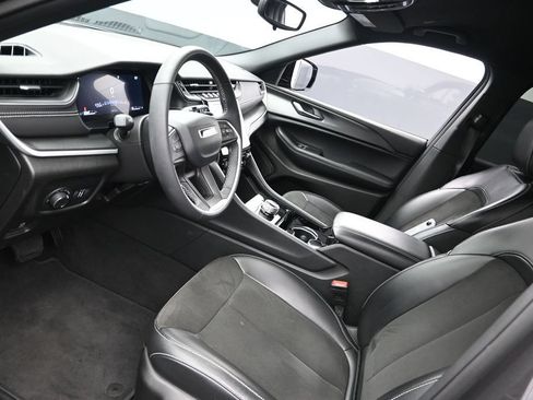 Used 2023 Jeep Grand Cherokee L Laredo RWD image 19