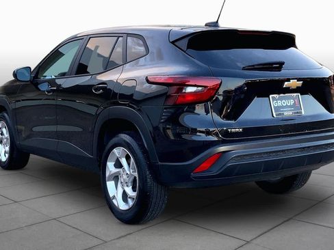 Used 2024 Chevrolet Trax LS w/ LS Convenience Package FWD image 11