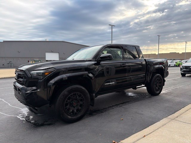 Certified 2025 Toyota Tacoma SR5 AWD/4WD image 3