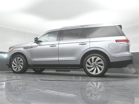 Used 2022 Lincoln Navigator Reserve image 37