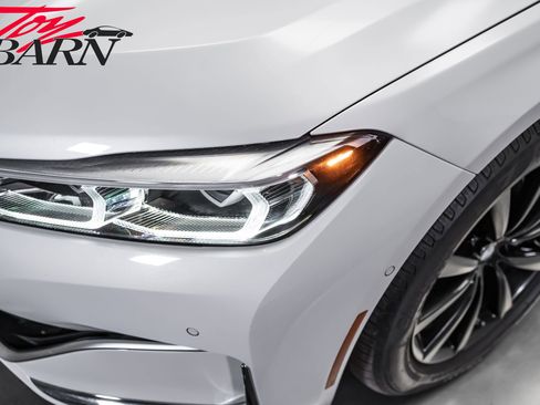 Used 2022 BMW 750i xDrive AWD/4WD image 11