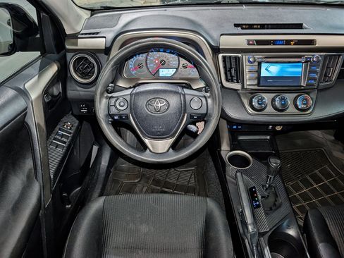 Used 2014 Toyota RAV4 LE AWD/4WD image 2