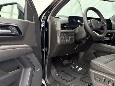 New 2026 Chevrolet Suburban RST w/ RST Capability Package AWD/4WD image 38