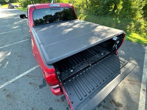 Used 2022 Toyota Tacoma SR5 w/ Technology Package AWD/4WD image 35