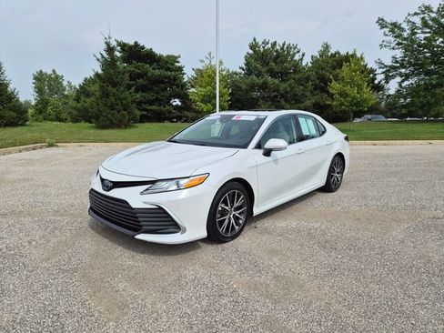 Used 2024 Toyota Camry XLE w/ Navigation Package FWD image 1