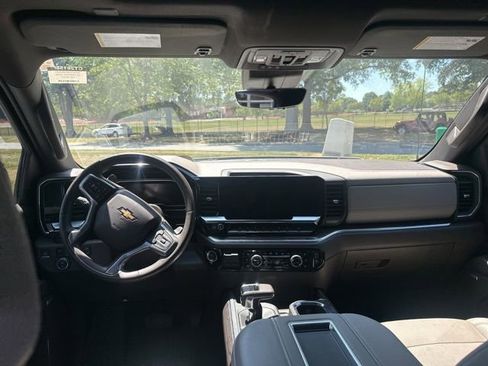 Used 2022 Chevrolet Silverado 1500 LTZ w/ LTZ Premium Package AWD/4WD image 10