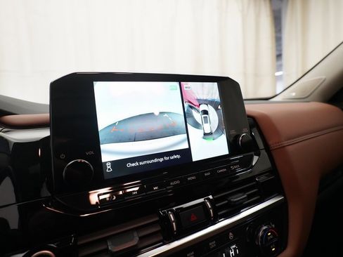 Certified 2024 Nissan Pathfinder Platinum w/ Cargo Package image 21