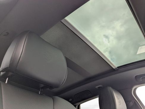 New 2026 Porsche Macan image 27