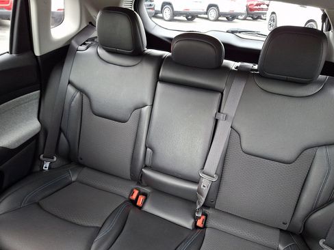 Used 2022 Jeep Compass Latitude w/ Convenience Group AWD/4WD image 19