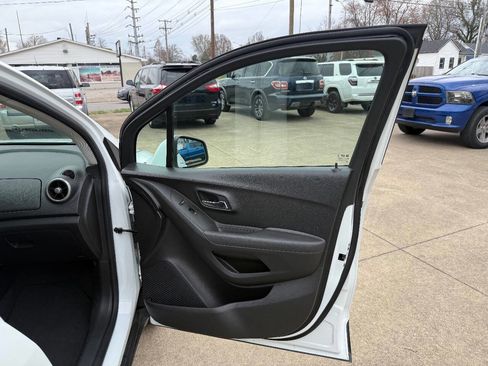 Used 2016 Chevrolet Trax LT w/ LT Convenience Package image 14