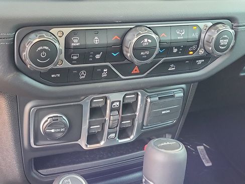 New 2025 Jeep Gladiator High Tide image 15