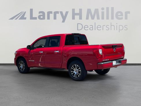 Certified 2021 Nissan Titan SV w/ SV Convenience Package RWD image 3