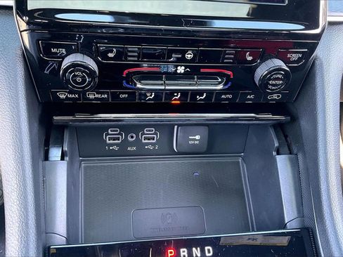 New 2025 Jeep Grand Cherokee L Laredo w/ Luxury Tech Group I image 17