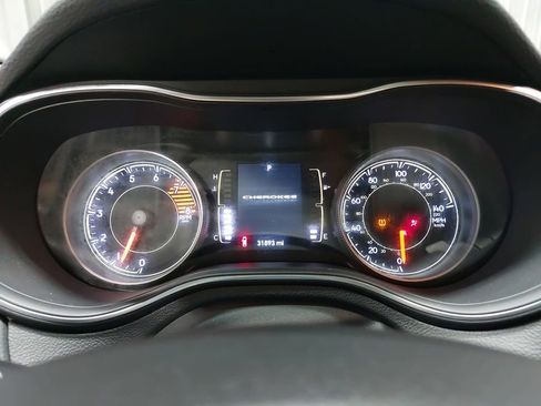 Used 2021 Jeep Cherokee Latitude Lux image 18