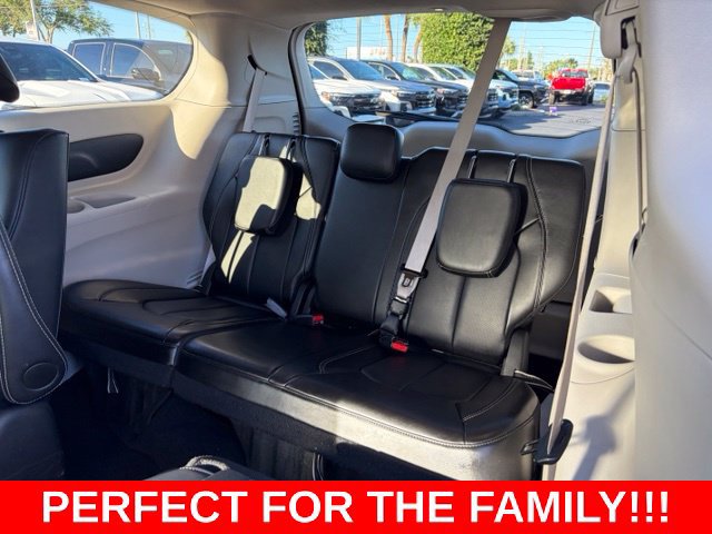Used 2024 Chrysler Pacifica Limited FWD image 15